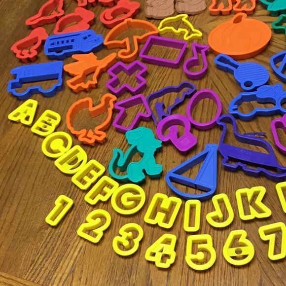 Vintage Farberware 78 Cookie Sandwich Cutters Animals Letters Numbers Holiday - Picture 5 of 6